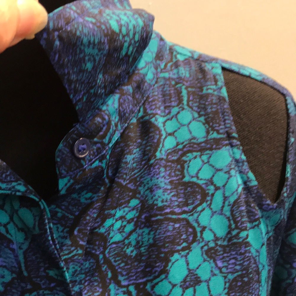 blouse - Picture 6 of 8